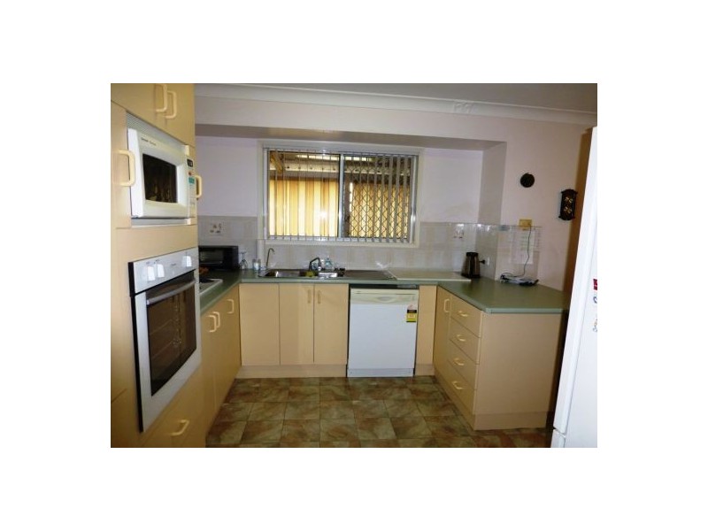 80 Murphy St, Point Vernon QLD 4655