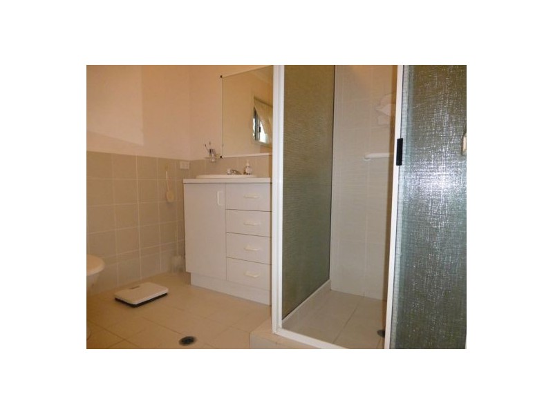 80 Murphy St, Point Vernon QLD 4655