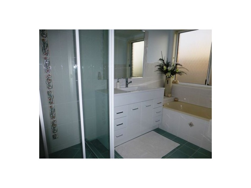 80 Murphy St, Point Vernon QLD 4655