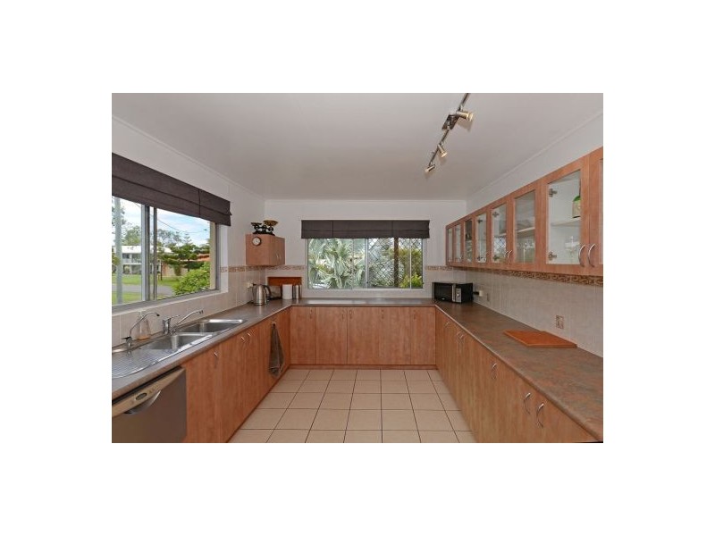 1 Kurrajong Crescent, Point Vernon QLD 4655