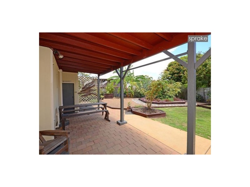 1 Kurrajong Crescent, Point Vernon QLD 4655