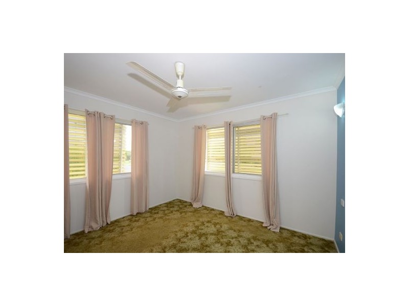 13 Paradise Street, Point Vernon QLD 4655