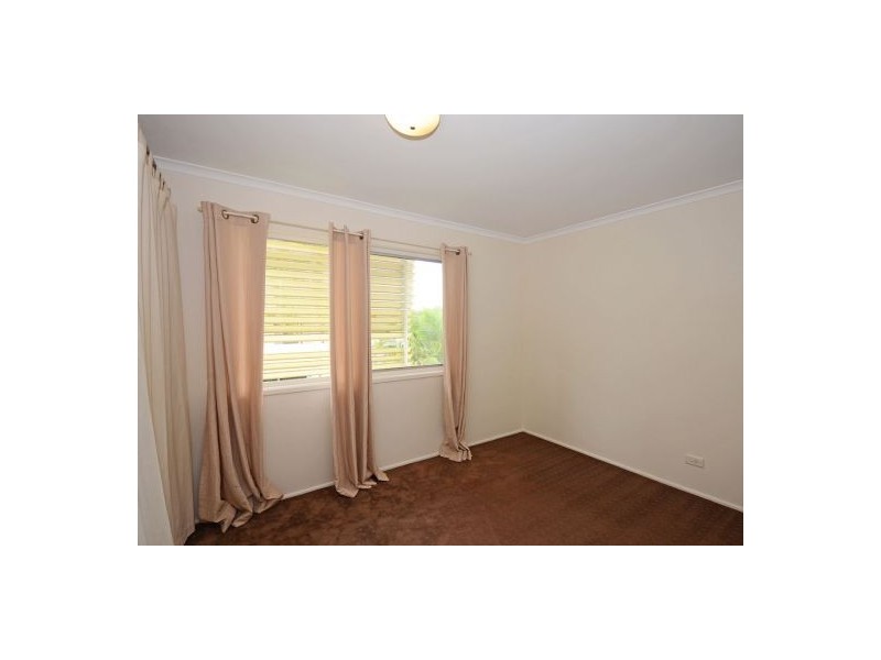 13 Paradise Street, Point Vernon QLD 4655