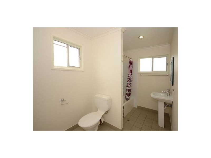 13 Paradise Street, Point Vernon QLD 4655