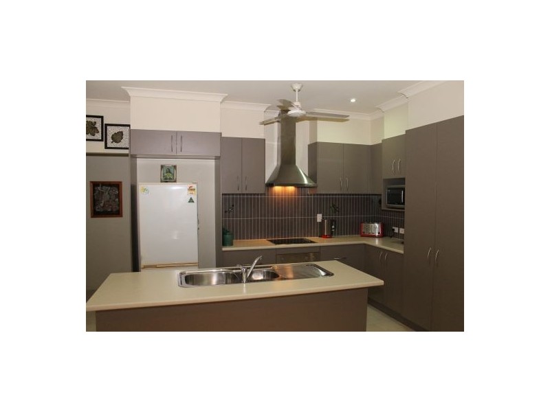 15 Cumberland Court, Point Vernon QLD 4655