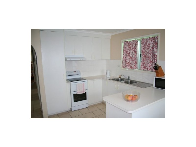 9 Kuruman St, Scarness QLD 4655