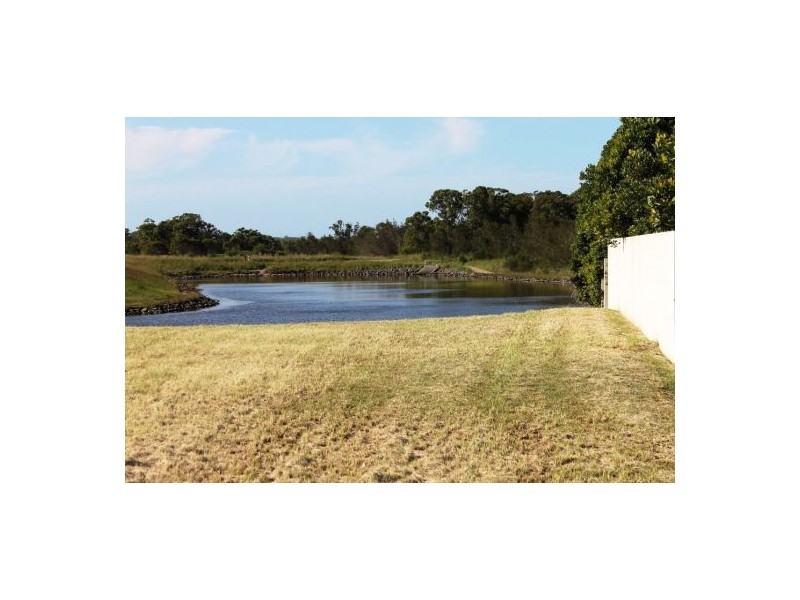 9 Mermaid Court, Eli Waters QLD 4655