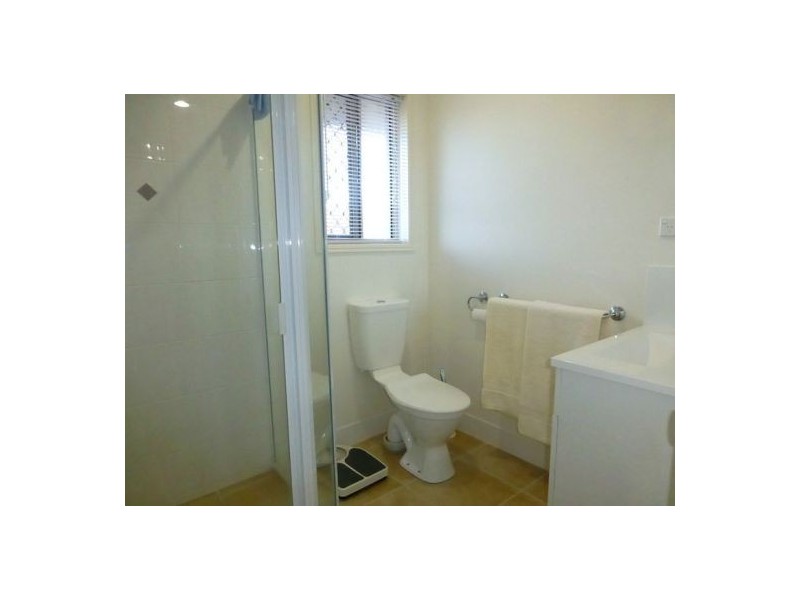 3 Lambour Crt, Point Vernon QLD 4655