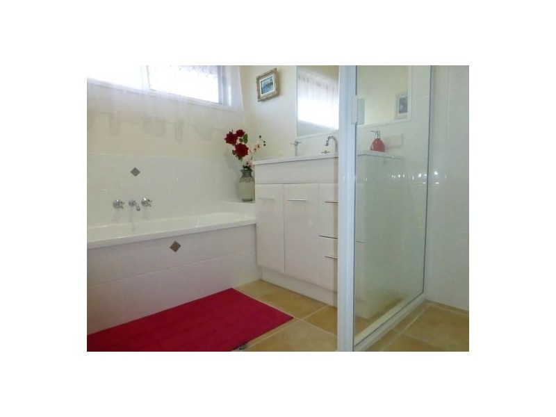 3 Lambour Crt, Point Vernon QLD 4655