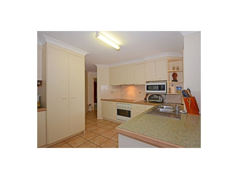 2 Diamond Court, Point Vernon QLD 4655