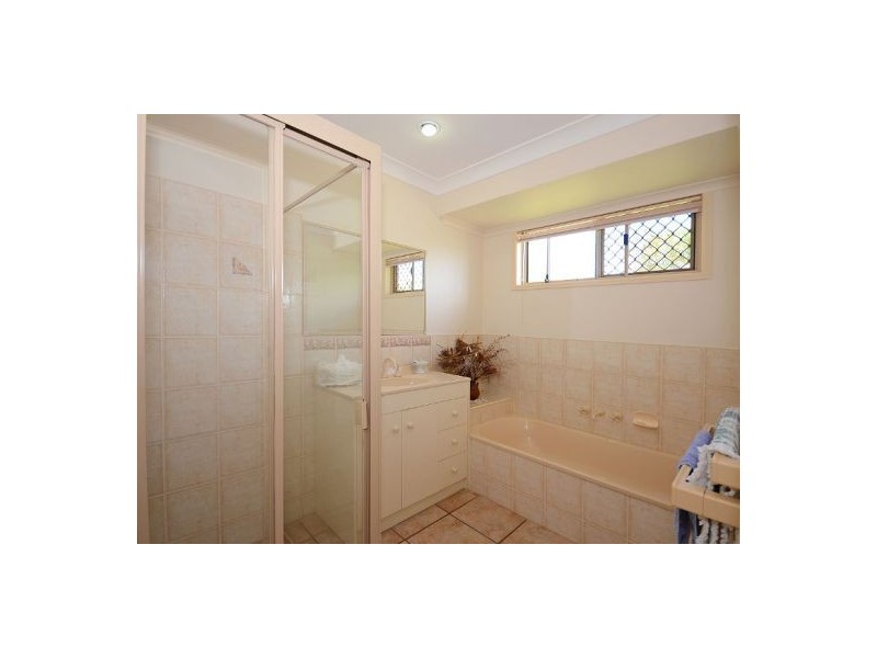 2 Diamond Court, Point Vernon QLD 4655
