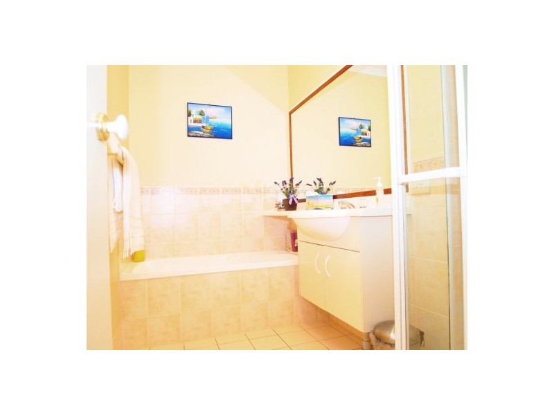 5 Brooke Crt, Torquay QLD 4655