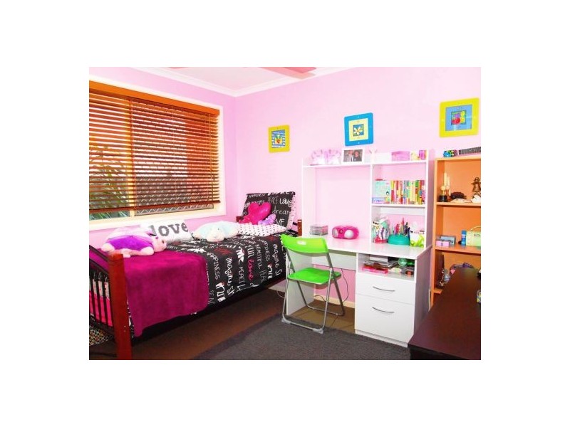 5 Brooke Crt, Torquay QLD 4655