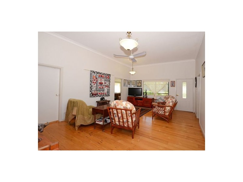 33 Long Street, Point Vernon QLD 4655