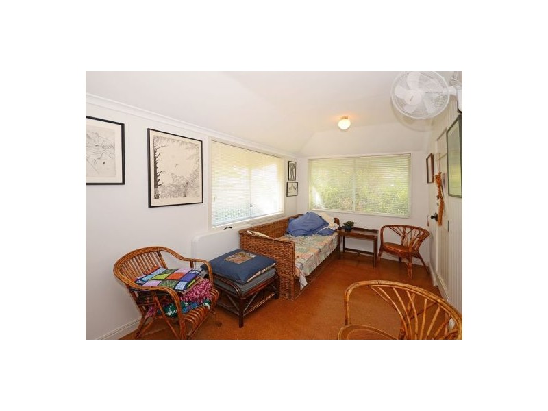 33 Long Street, Point Vernon QLD 4655