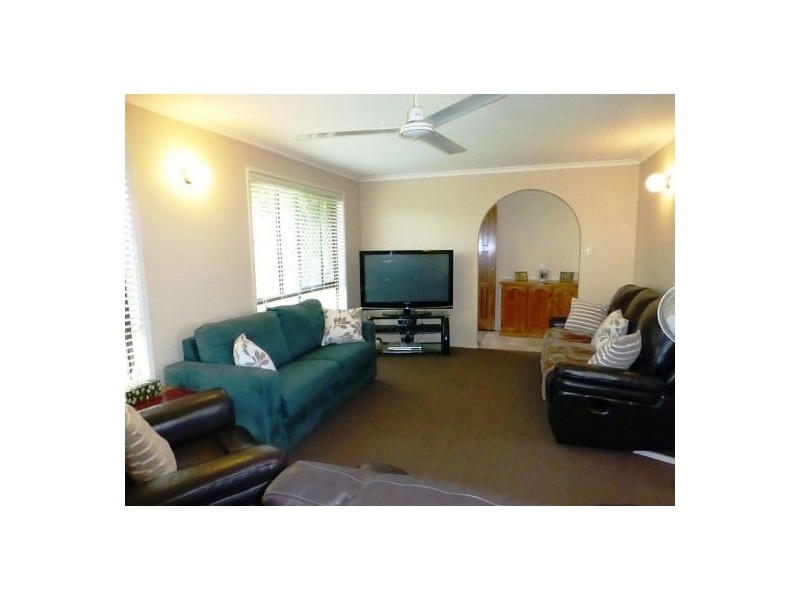 8 Maryanne Crt, Point Vernon QLD 4655