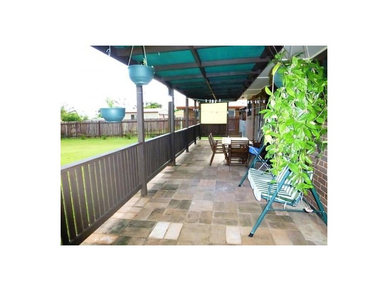 8 Maryanne Crt, Point Vernon QLD 4655