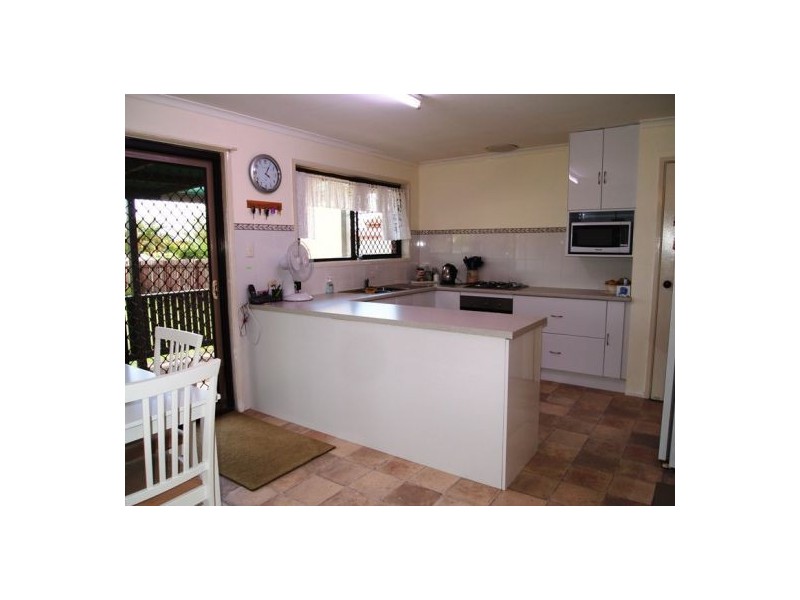 8 Maryanne Crt, Point Vernon QLD 4655