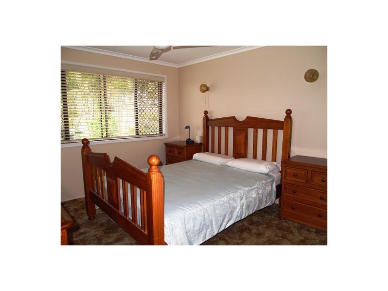 8 Maryanne Crt, Point Vernon QLD 4655