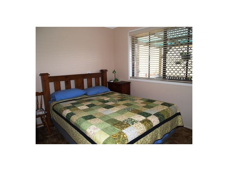 8 Maryanne Crt, Point Vernon QLD 4655