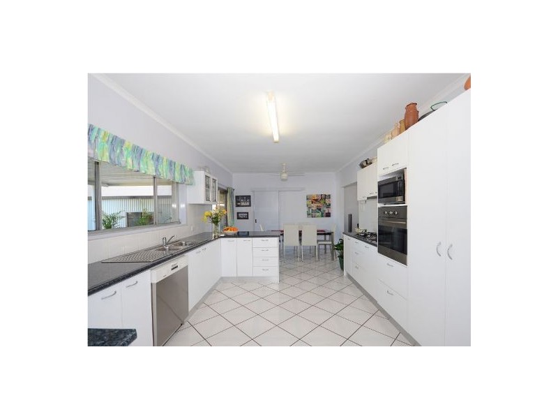 3 Corfield St, Point Vernon QLD 4655