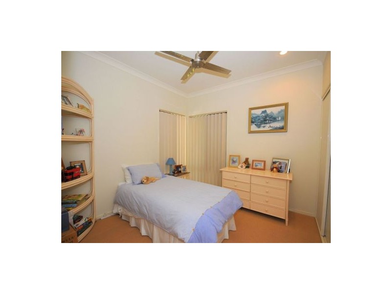 8 Montrose Close, Point Vernon QLD 4655