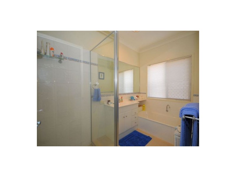 8 Montrose Close, Point Vernon QLD 4655