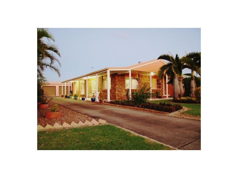 24 Margaret St, Urangan QLD 4655