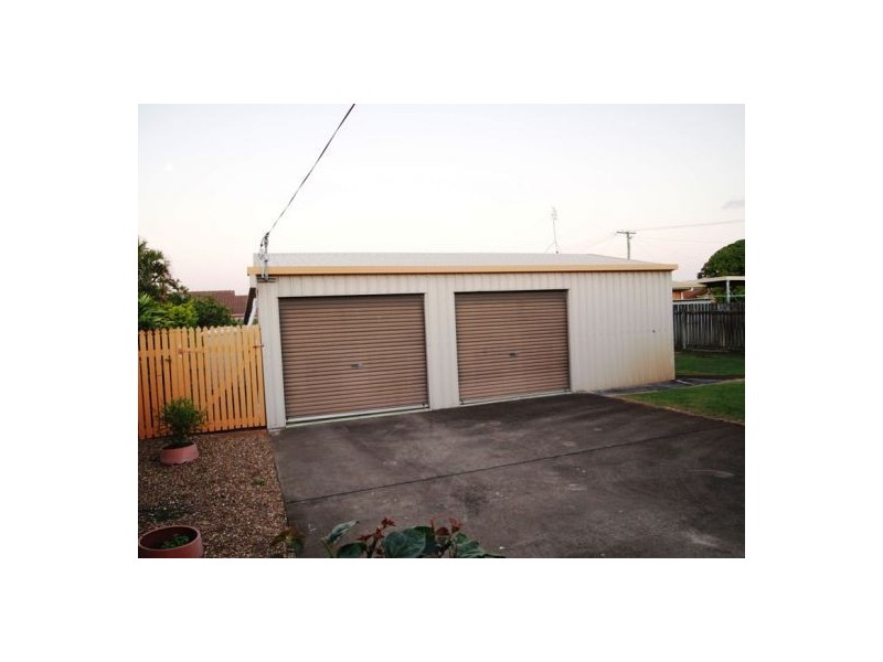 24 Margaret St, Urangan QLD 4655