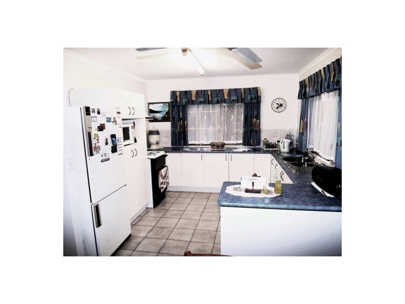 24 Margaret St, Urangan QLD 4655