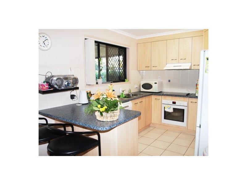 16 Joselyn Dr, Point Vernon QLD 4655