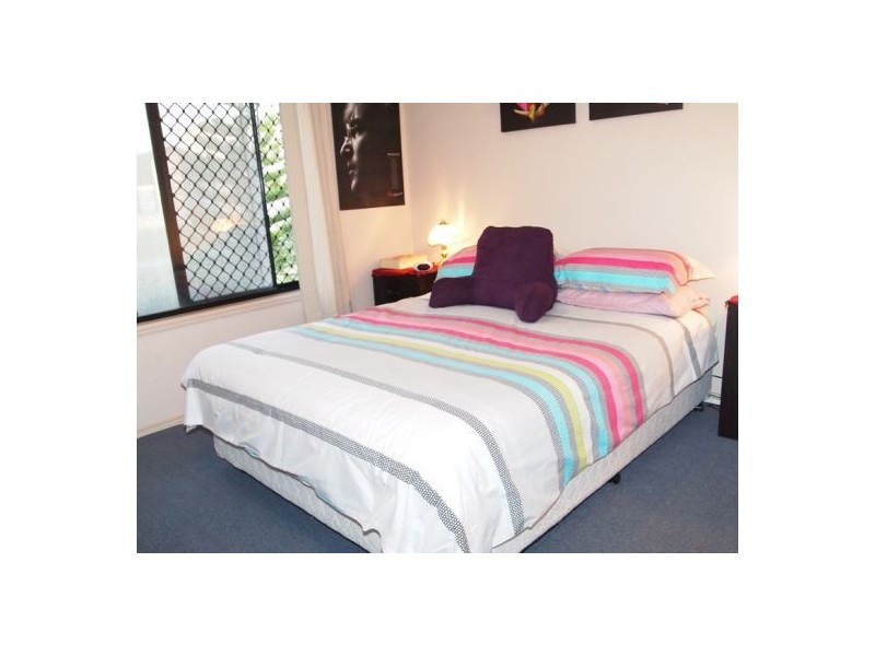 16 Joselyn Dr, Point Vernon QLD 4655