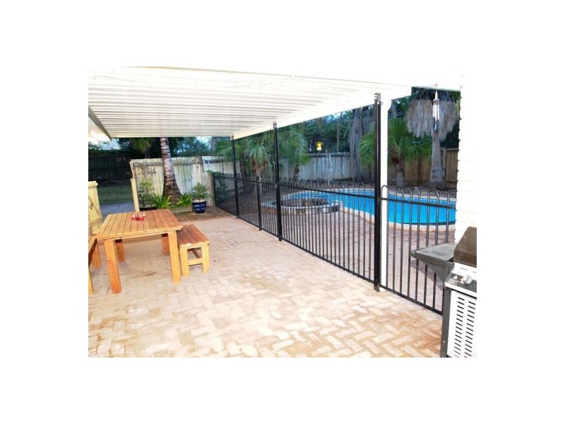 1 Hughes Rd, Wondunna QLD 4655