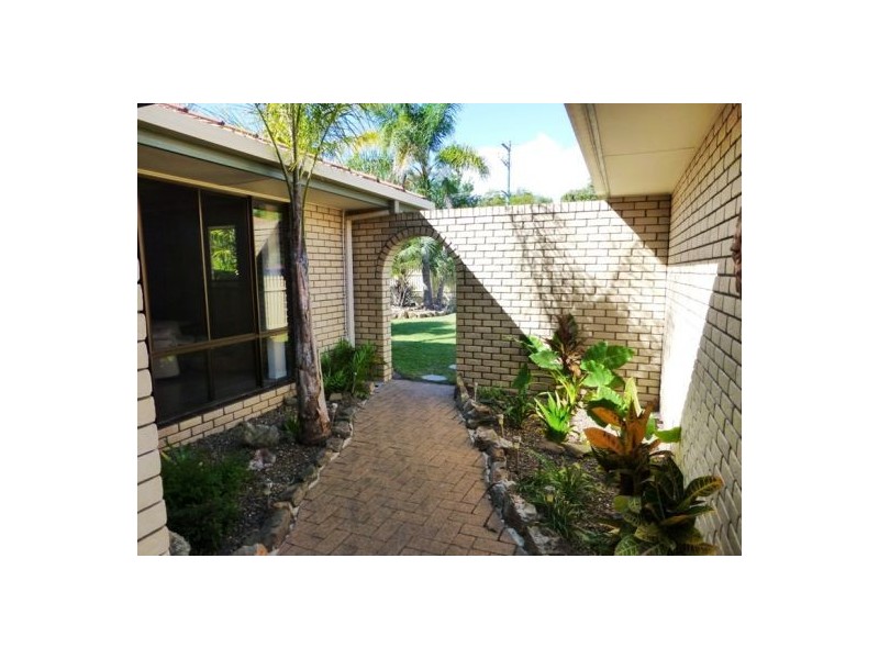 1 Hughes Rd, Wondunna QLD 4655