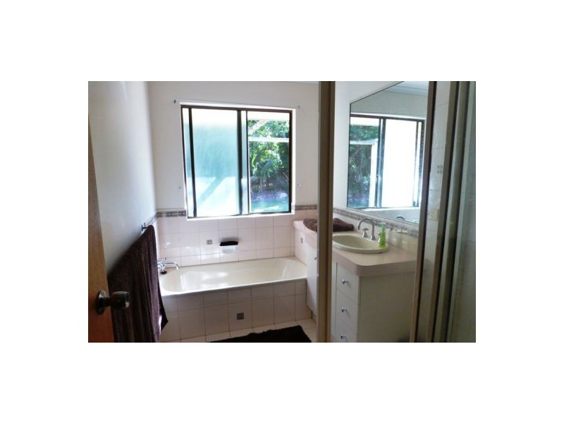 1 Hughes Rd, Wondunna QLD 4655