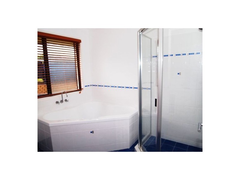 1 Noah Crt, Dundowran QLD 4655