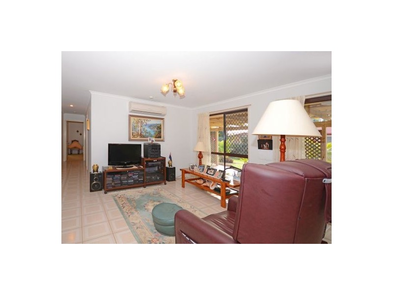 6 Dean Court, Urraween QLD 4655