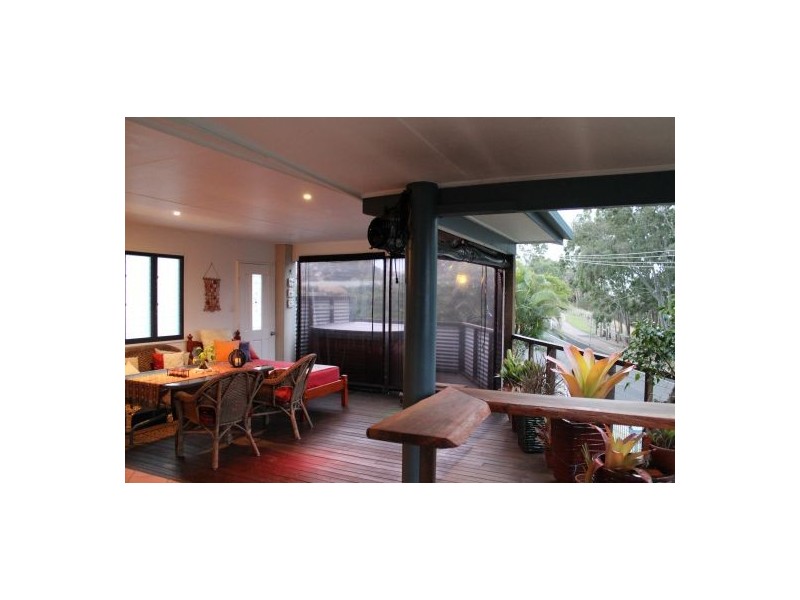 72 Esplanade, Point Vernon QLD 4655