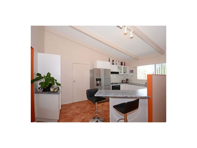 72 Esplanade, Point Vernon QLD 4655