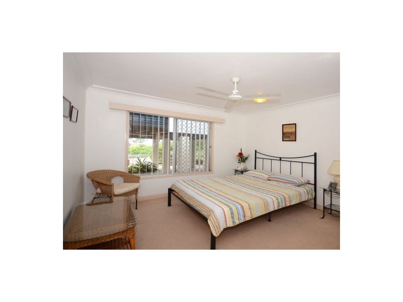 72 Esplanade, Point Vernon QLD 4655