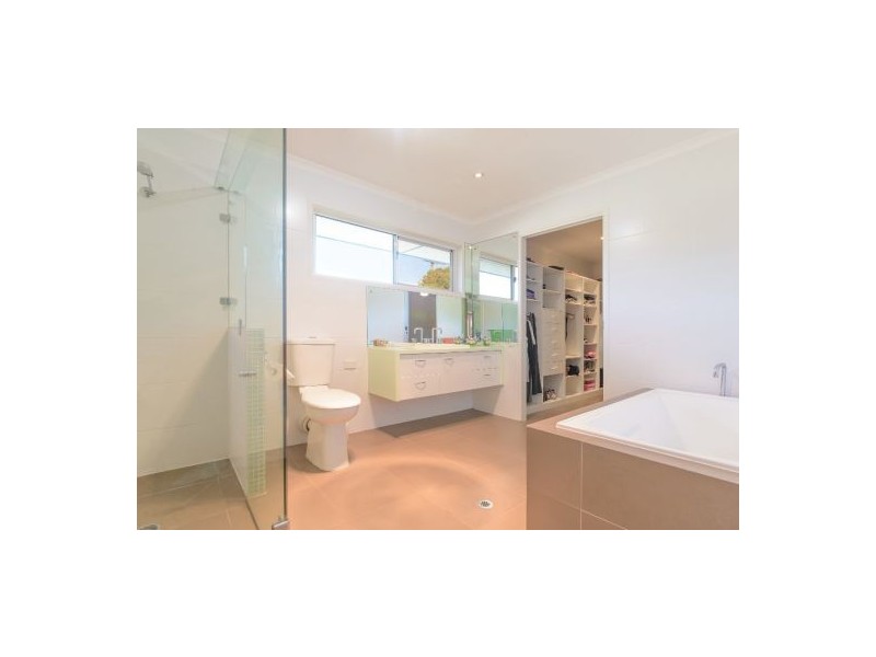 13 South St, Urangan QLD 4655