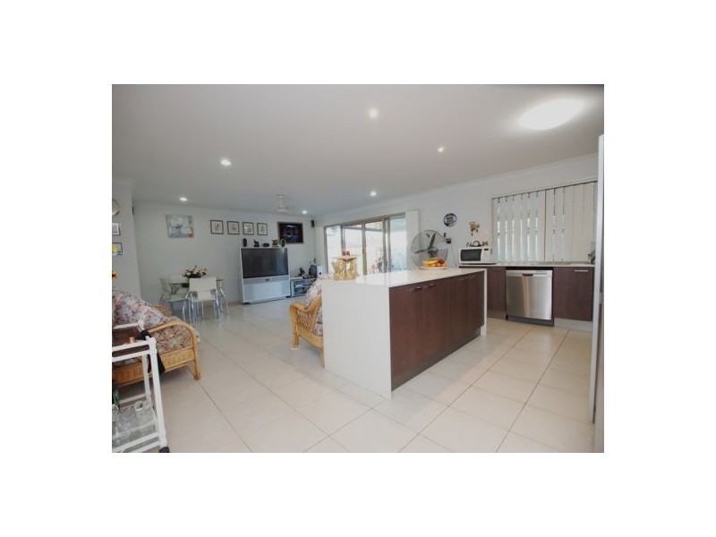 49 Lady Penrhyn Dr, Eli Waters QLD 4655