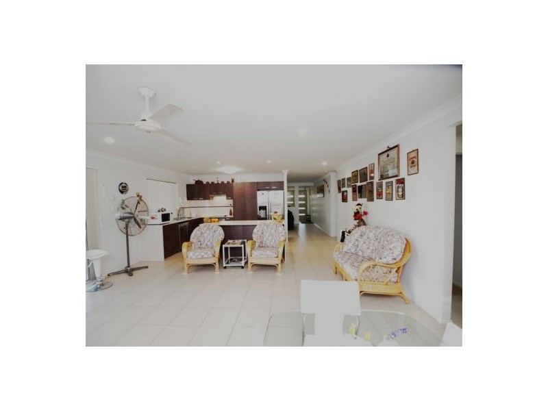 49 Lady Penrhyn Dr, Eli Waters QLD 4655