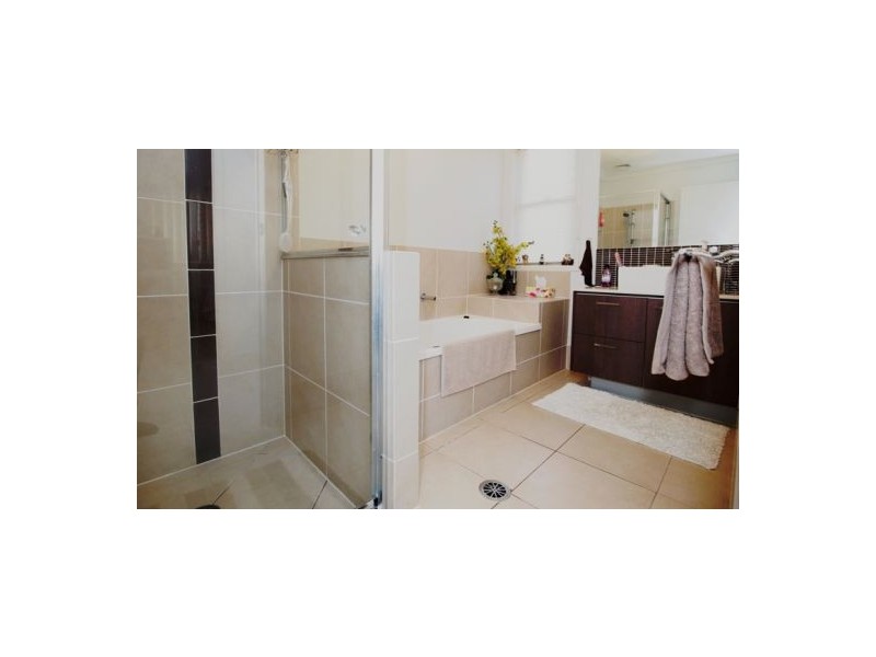 49 Lady Penrhyn Dr, Eli Waters QLD 4655