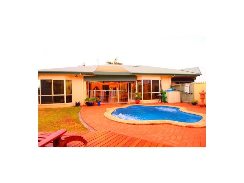 11 Rialto Crt, Urangan QLD 4655