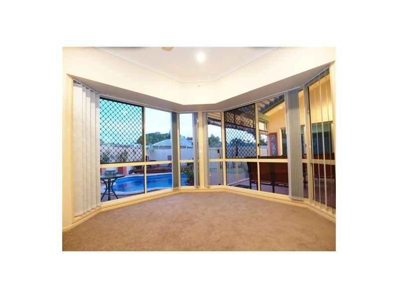 11 Rialto Crt, Urangan QLD 4655