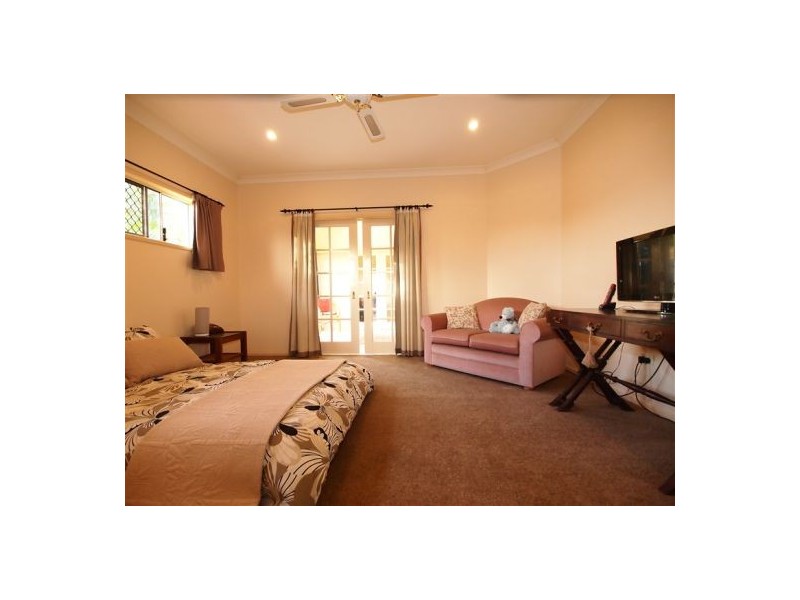 11 Rialto Crt, Urangan QLD 4655