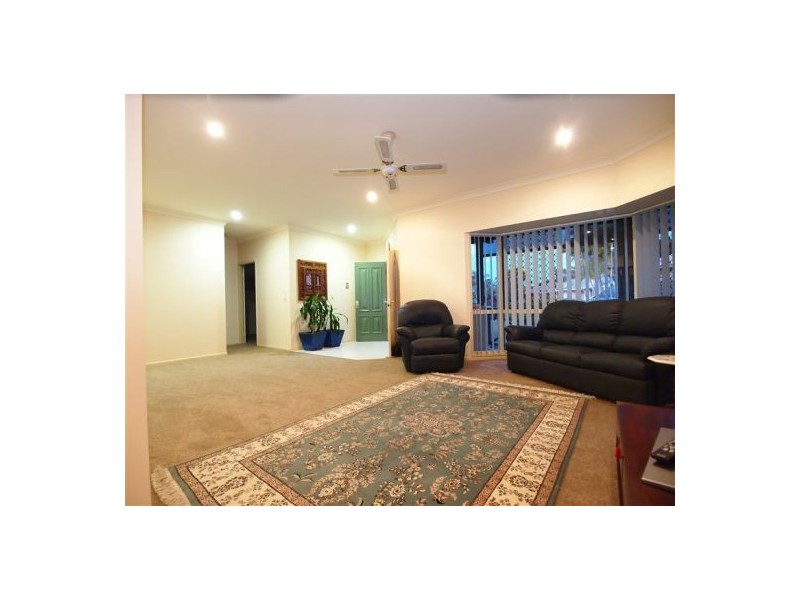 11 Rialto Crt, Urangan QLD 4655