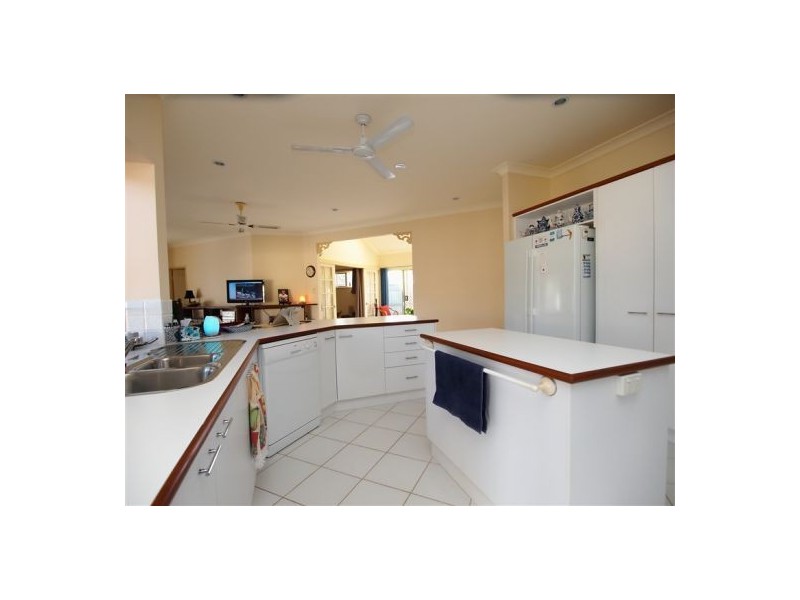 11 Rialto Crt, Urangan QLD 4655