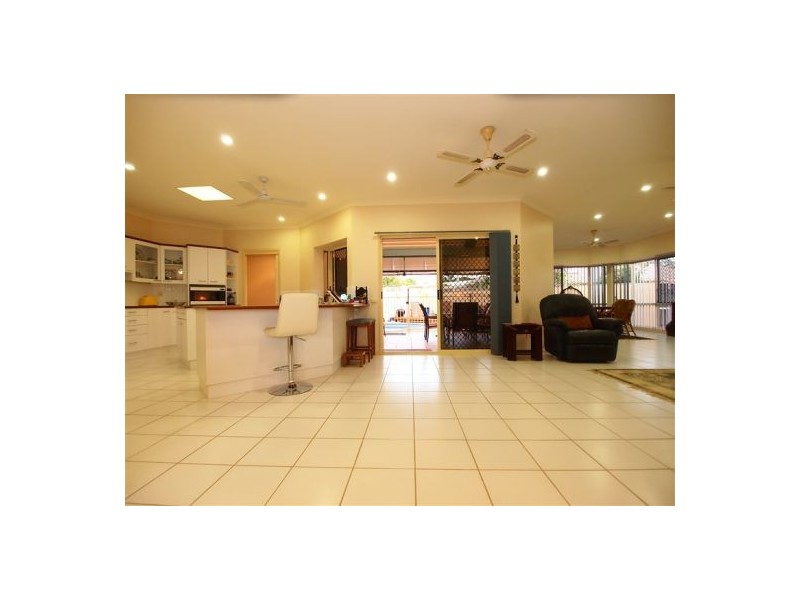 11 Rialto Crt, Urangan QLD 4655